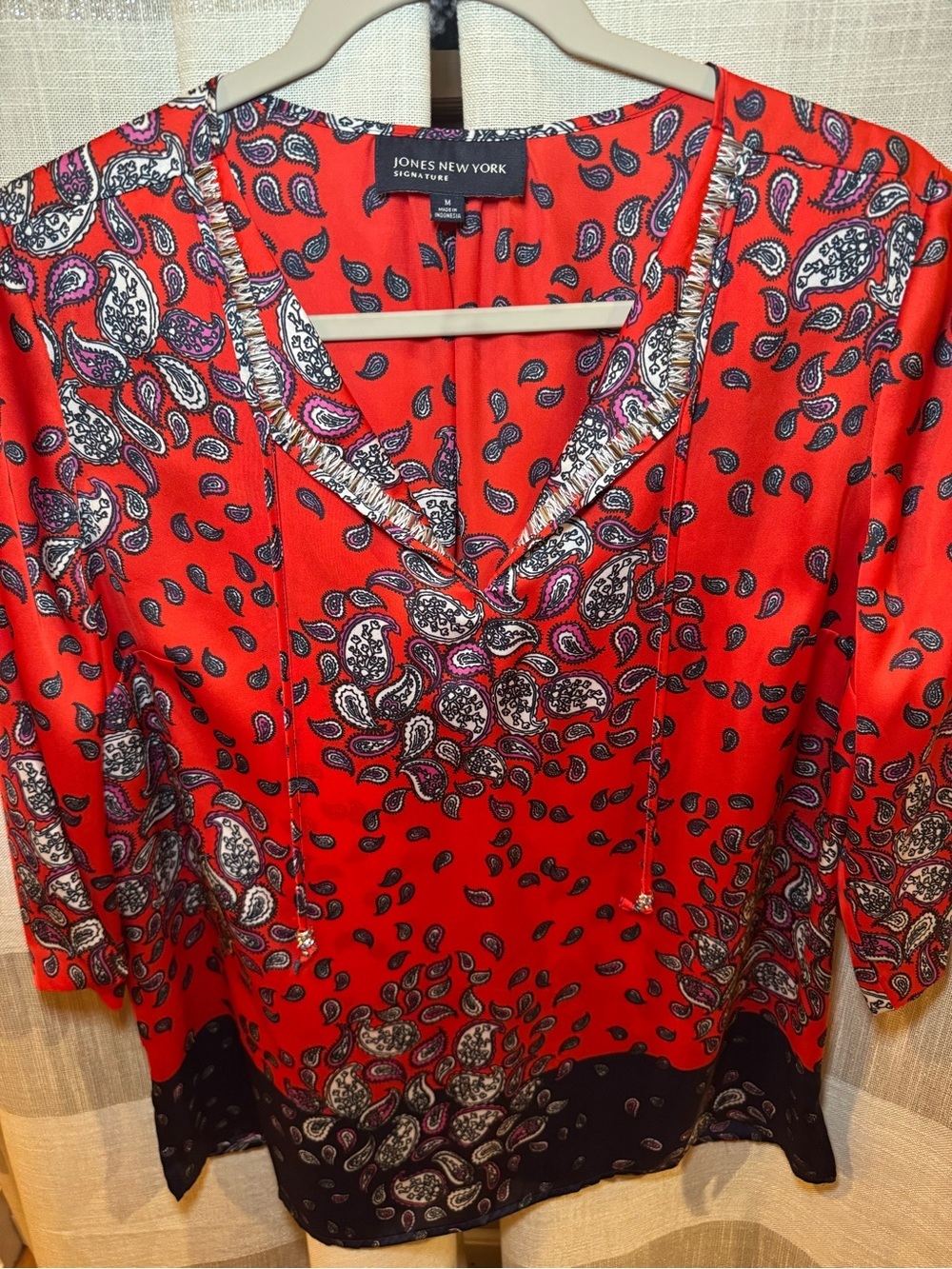 Jones New York Red Paisley V-Neck Tunic with Black Border